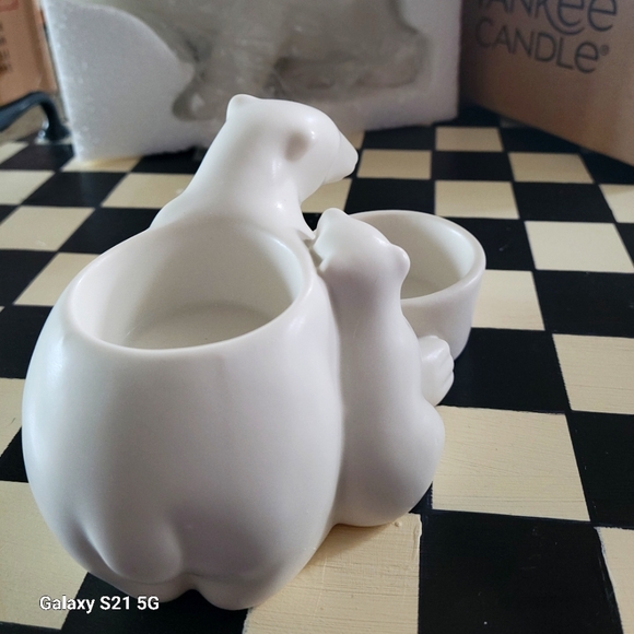 Yankee Candle Polar Bear ceramic tea light holder - Picture 3 of 7